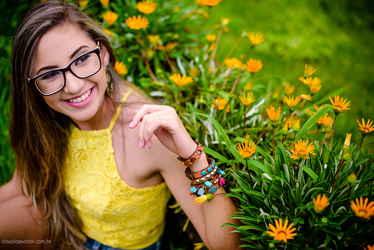 Lindo ensaio feminino de 15 anos realizado no Tecnotruta em Ibitirama ES com lindas paisagens e flores por fotógrafos de casamento de Vila Velha fotógrafos de casamento de Vitória fotógrafos de casamento de Serra Espirito Santo