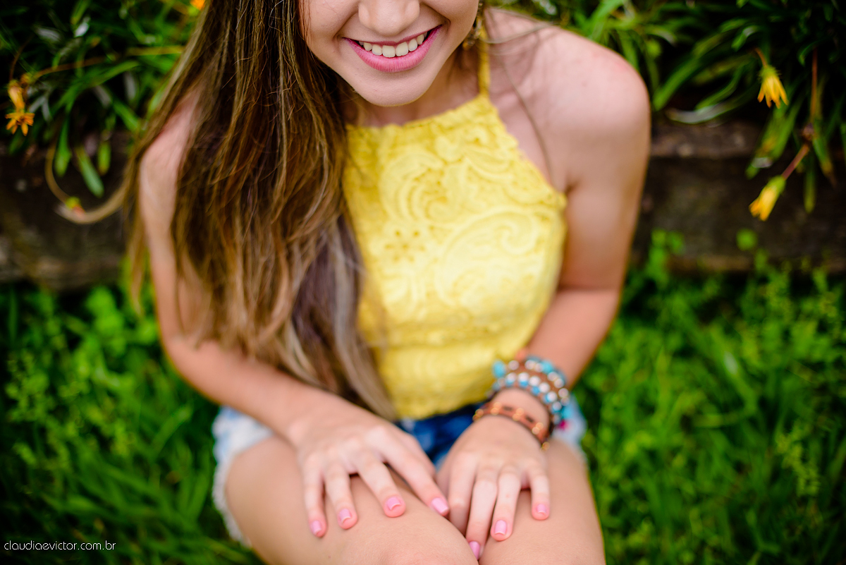 Lindo ensaio feminino de 15 anos realizado no Tecnotruta em Ibitirama ES com lindas paisagens e flores por fotógrafos de casamento de Vila Velha fotógrafos de casamento de Vitória fotógrafos de casamento de Serra Espirito Santo