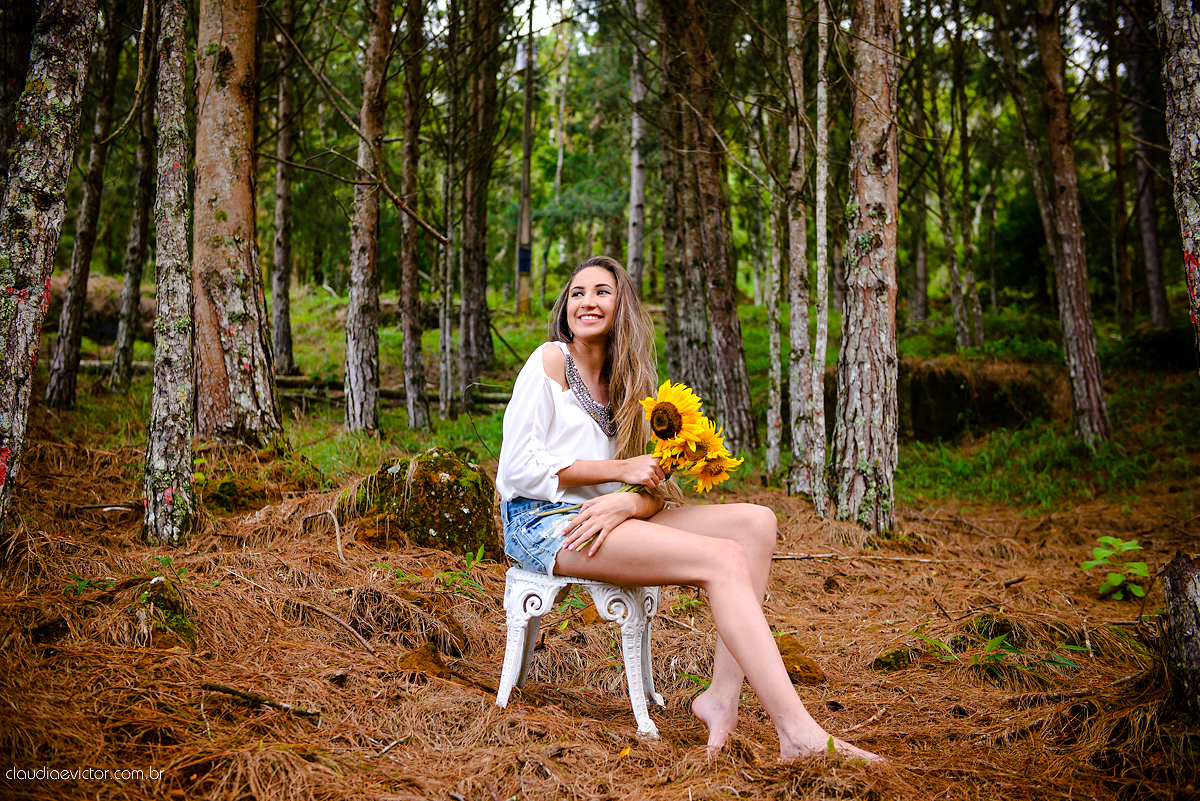 Lindo ensaio feminino de 15 anos realizado no Tecnotruta em Ibitirama ES com lindas paisagens e flores por fotógrafos de casamento de Vila Velha fotógrafos de casamento de Vitória fotógrafos de casamento de Serra Espirito Santo