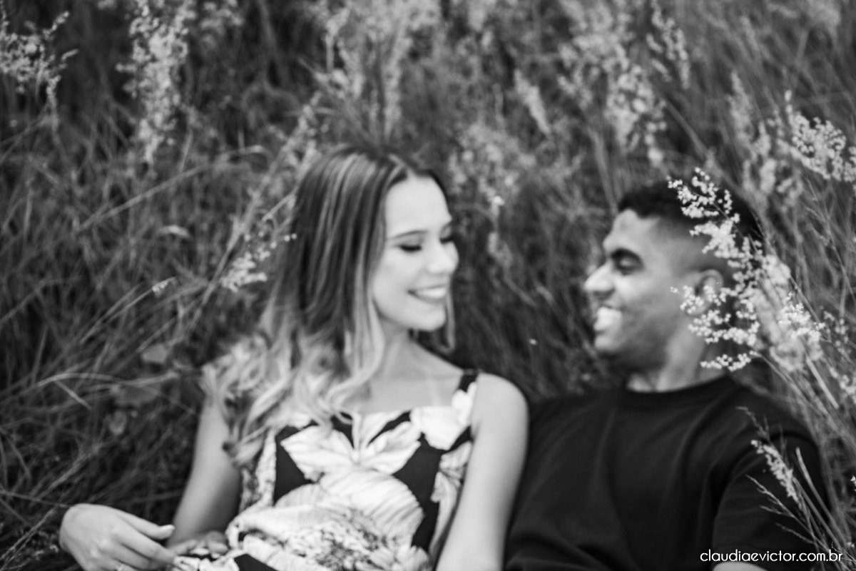 ensaio de casal com noivo noiva por do sol terceira ponte fotógrafo de casamento em vitória fotógrafo de casamento em vila velha fotógrafo de casamento em serra espirito santo es noivado noivas pré wedding 