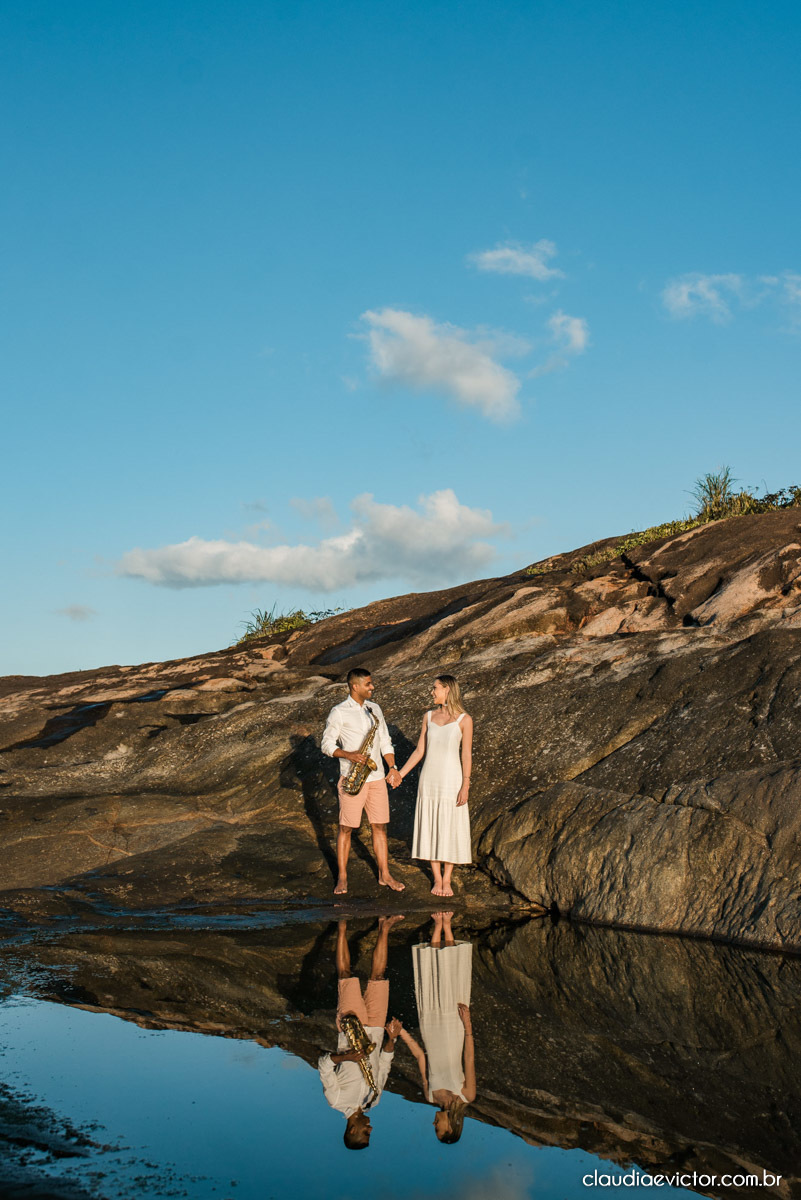 ensaio de casal com noivo noiva por do sol terceira ponte fotógrafo de casamento em vitória fotógrafo de casamento em vila velha fotógrafo de casamento em serra espirito santo es noivado noivas pré wedding 