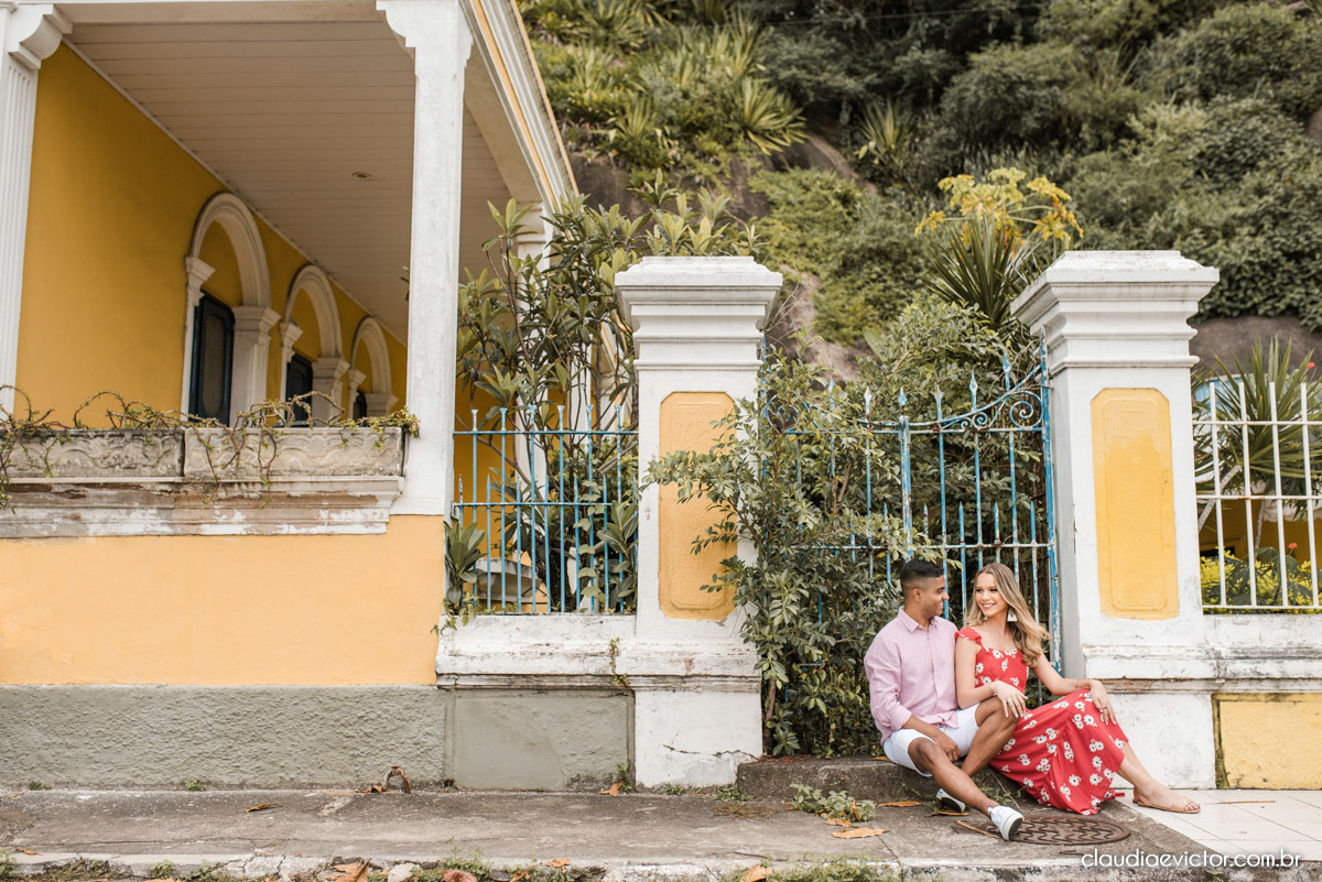 ensaio de casal com noivo noiva por do sol terceira ponte fotógrafo de casamento em vitória fotógrafo de casamento em vila velha fotógrafo de casamento em serra espirito santo es noivado noivas pré wedding 