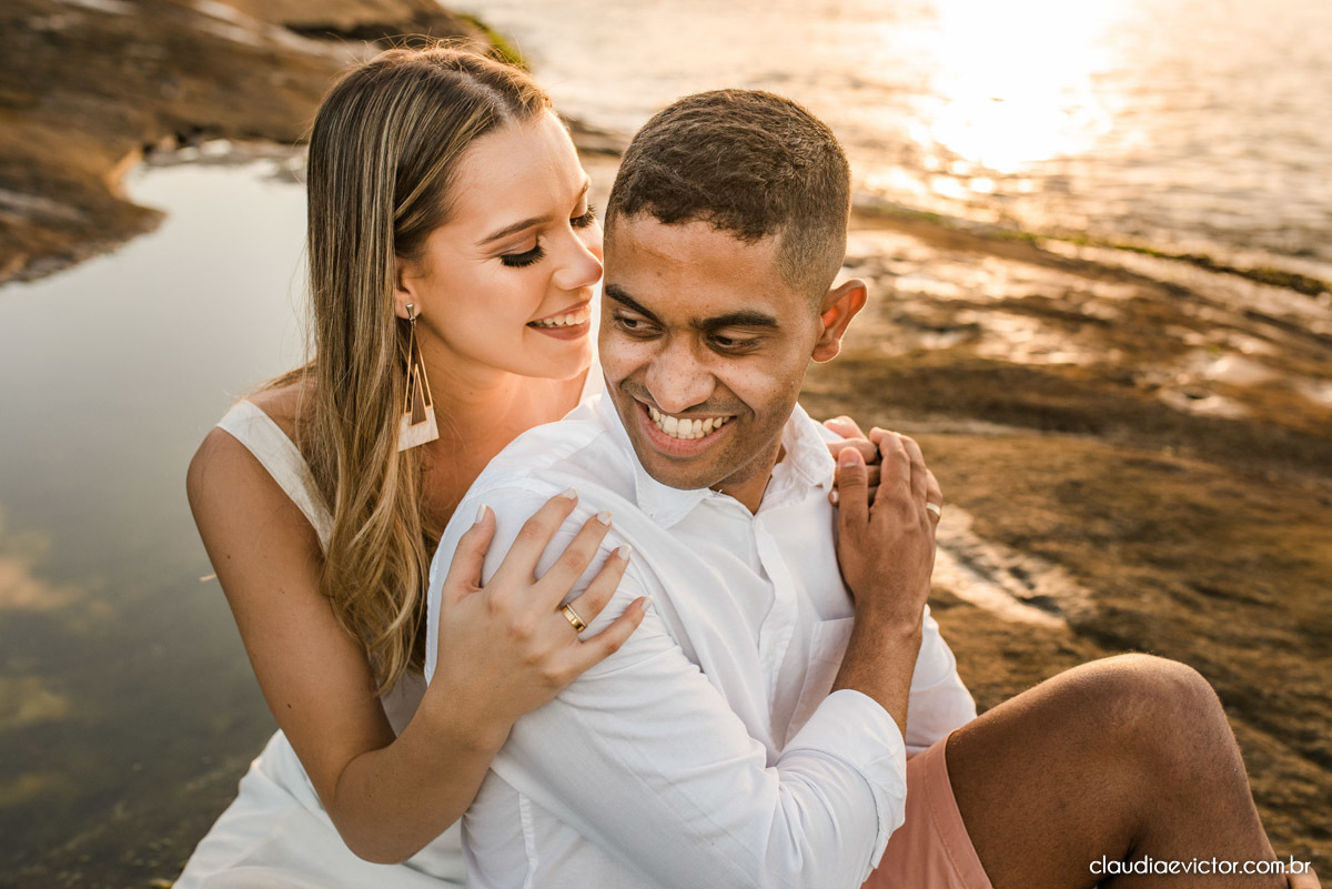 ensaio de casal com noivo noiva por do sol terceira ponte fotógrafo de casamento em vitória fotógrafo de casamento em vila velha fotógrafo de casamento em serra espirito santo es noivado noivas pré wedding 