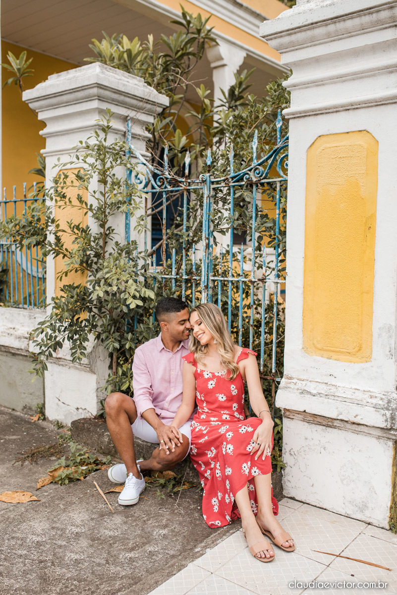 ensaio de casal com noivo noiva por do sol terceira ponte fotógrafo de casamento em vitória fotógrafo de casamento em vila velha fotógrafo de casamento em serra espirito santo es noivado noivas pré wedding 