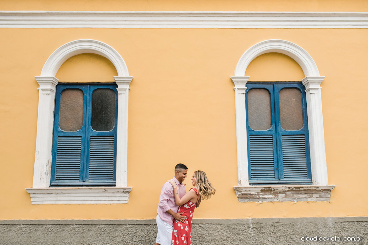 ensaio de casal com noivo noiva por do sol terceira ponte fotógrafo de casamento em vitória fotógrafo de casamento em vila velha fotógrafo de casamento em serra espirito santo es noivado noivas pré wedding 