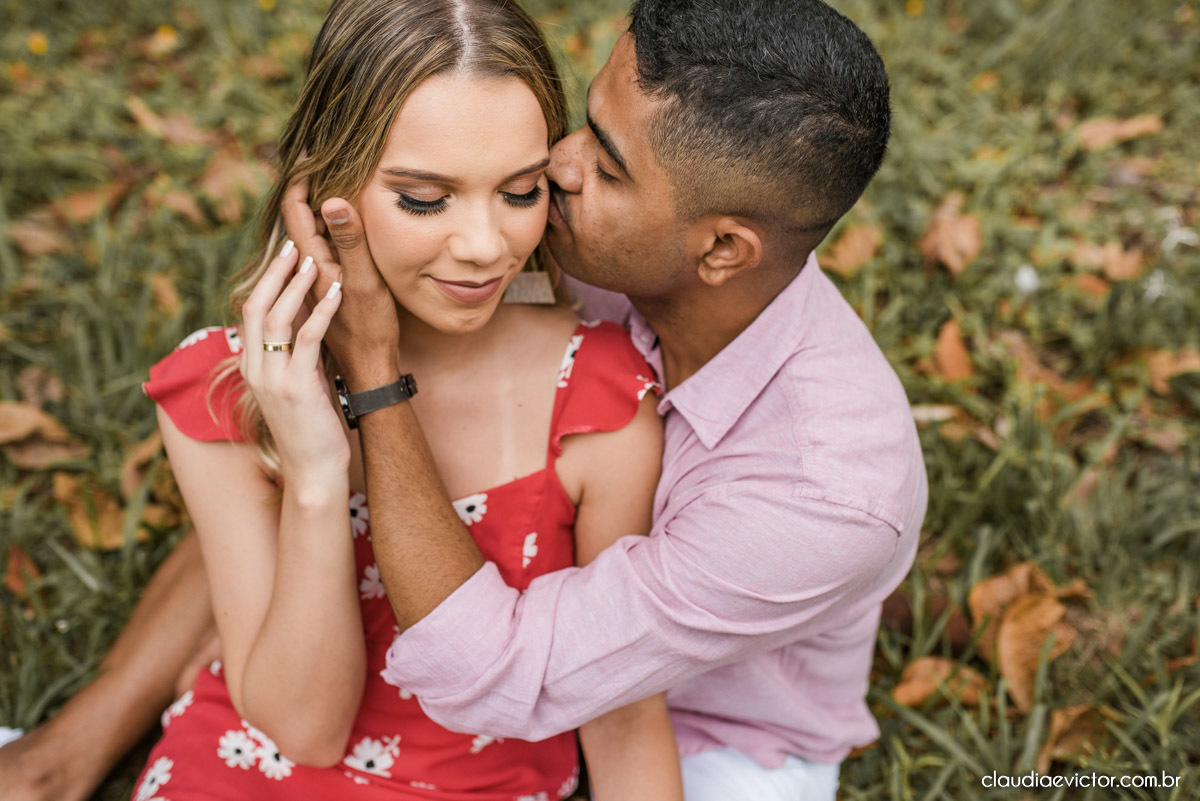 ensaio de casal com noivo noiva por do sol terceira ponte fotógrafo de casamento em vitória fotógrafo de casamento em vila velha fotógrafo de casamento em serra espirito santo es noivado noivas pré wedding 