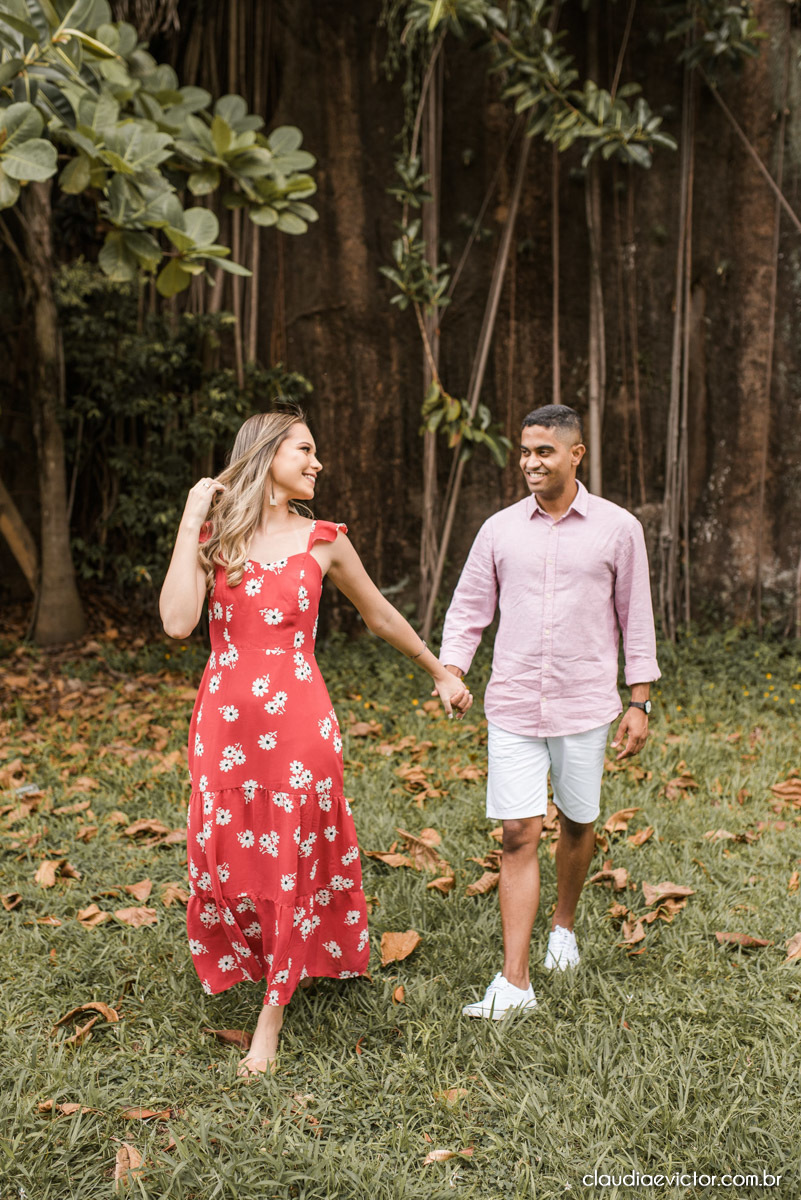 ensaio de casal com noivo noiva por do sol terceira ponte fotógrafo de casamento em vitória fotógrafo de casamento em vila velha fotógrafo de casamento em serra espirito santo es noivado noivas pré wedding 