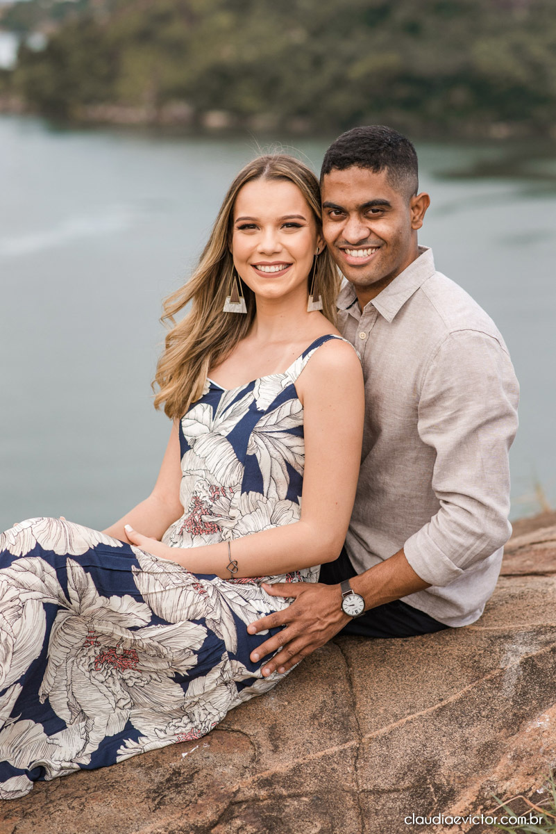 ensaio de casal com noivo noiva por do sol terceira ponte fotógrafo de casamento em vitória fotógrafo de casamento em vila velha fotógrafo de casamento em serra espirito santo es noivado noivas pré wedding 