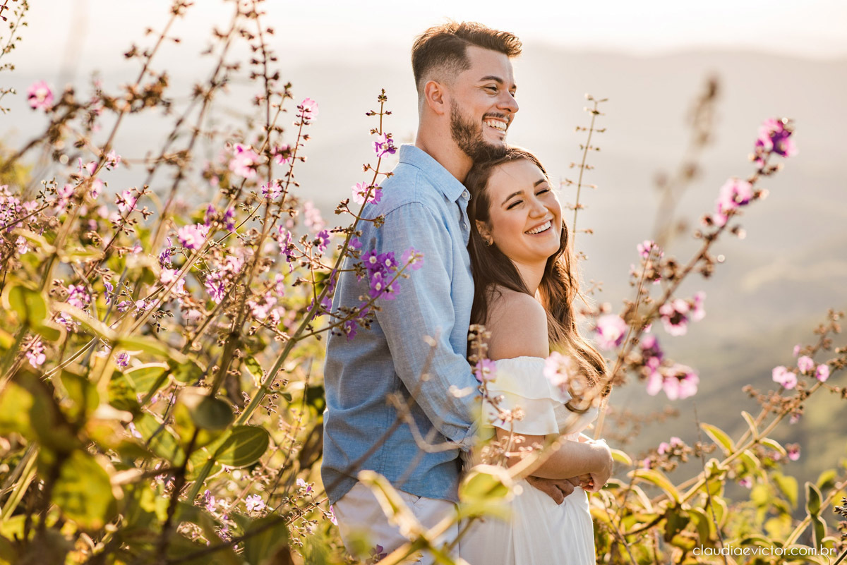 ensaio namoro pre wedding casal casamento itarana igreja santa luzia por do sol montanha fotógrafo de casamento em vila velha fotógrafo de casamento em serra fotógrafo de casamento em vitória espirito santo es noiva noivo wedding inspiration
