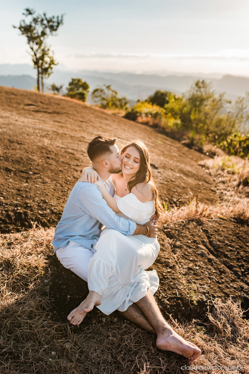 ensaio namoro pre wedding casal casamento itarana igreja santa luzia por do sol montanha fotógrafo de casamento em vila velha fotógrafo de casamento em serra fotógrafo de casamento em vitória espirito santo es noiva noivo wedding inspiration