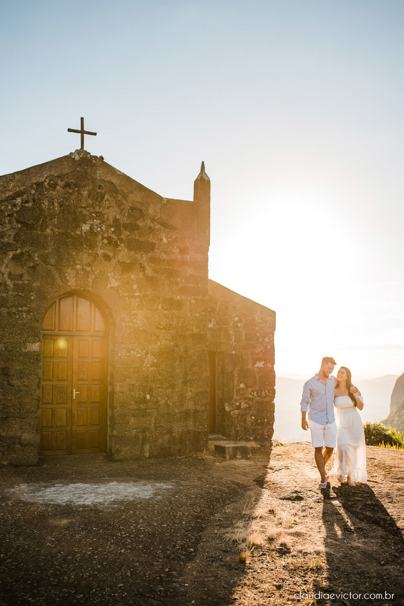 ensaio namoro pre wedding casal casamento itarana igreja santa luzia por do sol montanha fotógrafo de casamento em vila velha fotógrafo de casamento em serra fotógrafo de casamento em vitória espirito santo es noiva noivo wedding inspiration