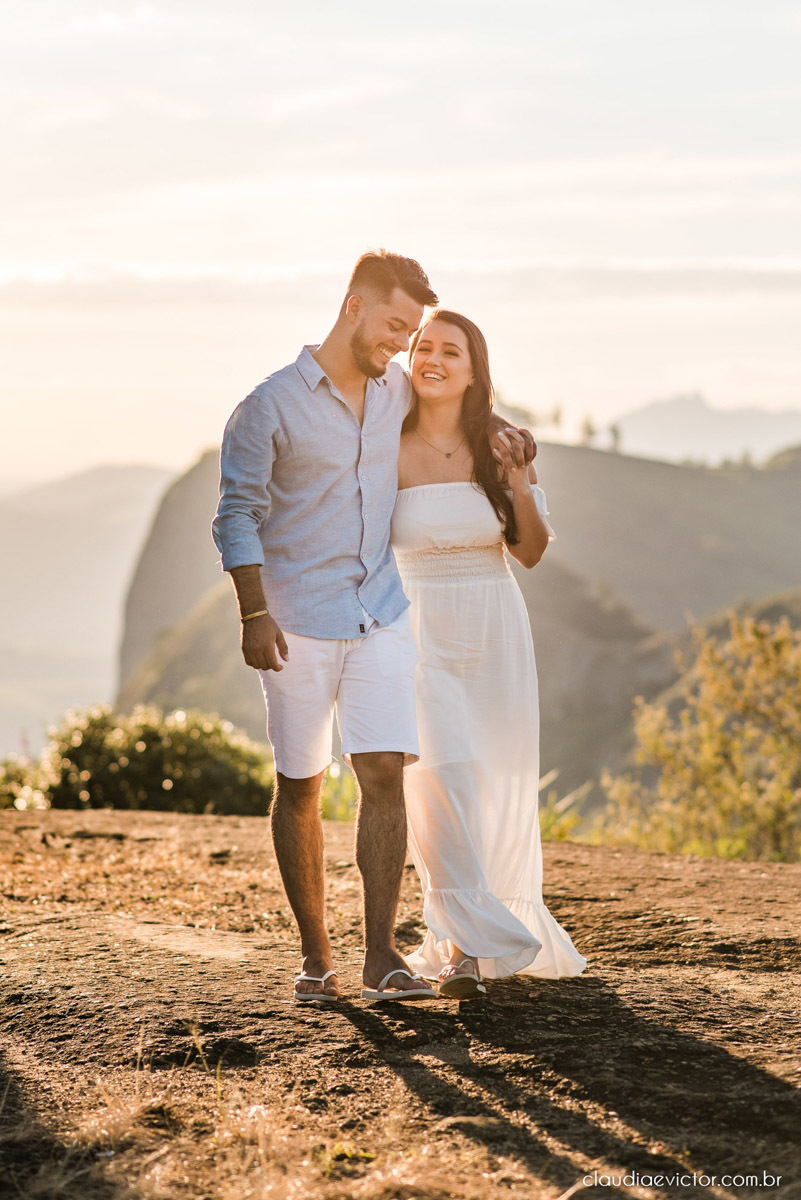 ensaio namoro pre wedding casal casamento itarana igreja santa luzia por do sol montanha fotógrafo de casamento em vila velha fotógrafo de casamento em serra fotógrafo de casamento em vitória espirito santo es noiva noivo wedding inspiration