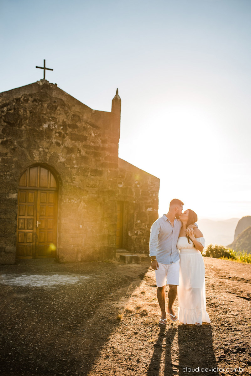 ensaio namoro pre wedding casal casamento itarana igreja santa luzia por do sol montanha fotógrafo de casamento em vila velha fotógrafo de casamento em serra fotógrafo de casamento em vitória espirito santo es noiva noivo wedding inspiration