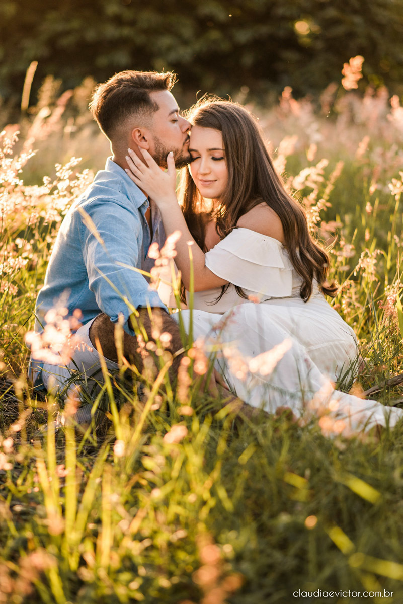ensaio namoro pre wedding casal casamento itarana igreja santa luzia por do sol montanha fotógrafo de casamento em vila velha fotógrafo de casamento em serra fotógrafo de casamento em vitória espirito santo es noiva noivo wedding inspiration