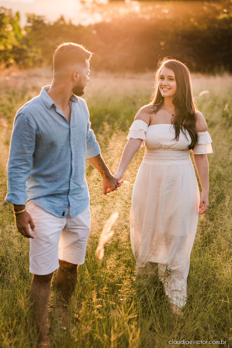ensaio namoro pre wedding casal casamento itarana igreja santa luzia por do sol montanha fotógrafo de casamento em vila velha fotógrafo de casamento em serra fotógrafo de casamento em vitória espirito santo es noiva noivo wedding inspiration