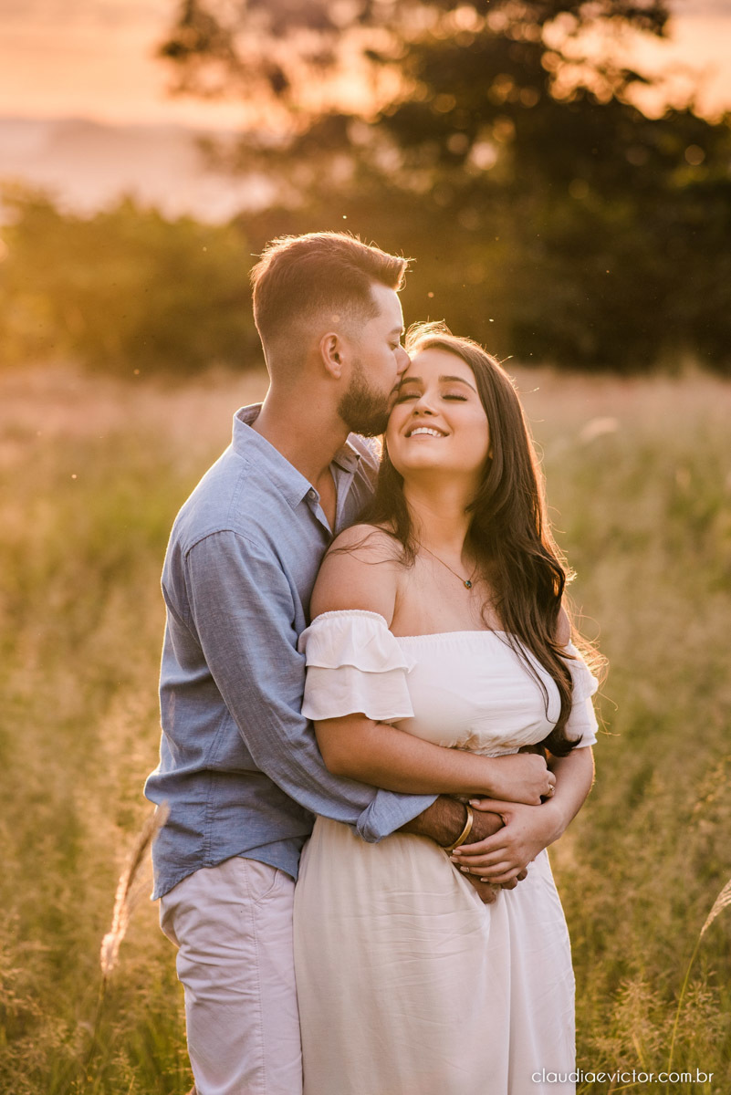ensaio namoro pre wedding casal casamento itarana igreja santa luzia por do sol montanha fotógrafo de casamento em vila velha fotógrafo de casamento em serra fotógrafo de casamento em vitória espirito santo es noiva noivo wedding inspiration