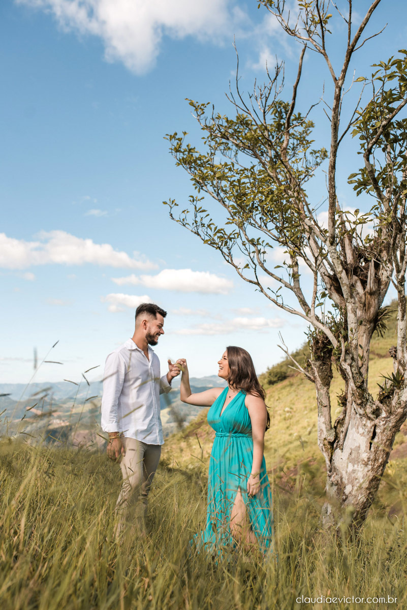 ensaio namoro pre wedding casal casamento itarana igreja santa luzia por do sol montanha fotógrafo de casamento em vila velha fotógrafo de casamento em serra fotógrafo de casamento em vitória espirito santo es noiva noivo wedding inspiration