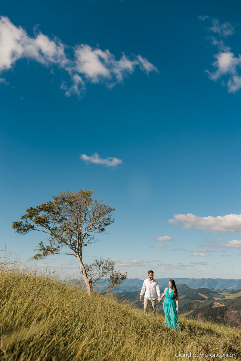 ensaio namoro pre wedding casal casamento itarana igreja santa luzia por do sol montanha fotógrafo de casamento em vila velha fotógrafo de casamento em serra fotógrafo de casamento em vitória espirito santo es noiva noivo wedding inspiration