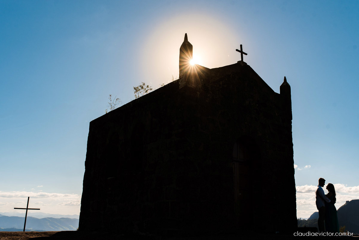 ensaio namoro pre wedding casal casamento itarana igreja santa luzia por do sol montanha fotógrafo de casamento em vila velha fotógrafo de casamento em serra fotógrafo de casamento em vitória espirito santo es noiva noivo wedding inspiration