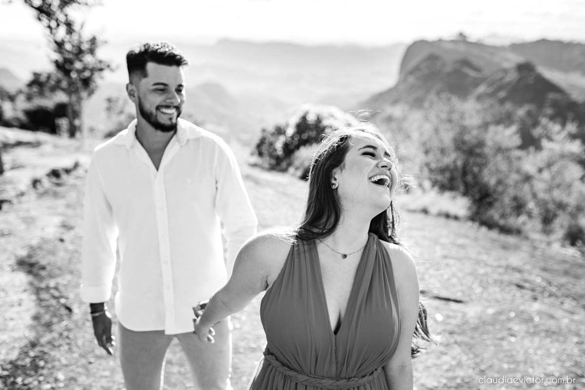 ensaio namoro pre wedding casal casamento itarana igreja santa luzia por do sol montanha fotógrafo de casamento em vila velha fotógrafo de casamento em serra fotógrafo de casamento em vitória espirito santo es noiva noivo wedding inspiration