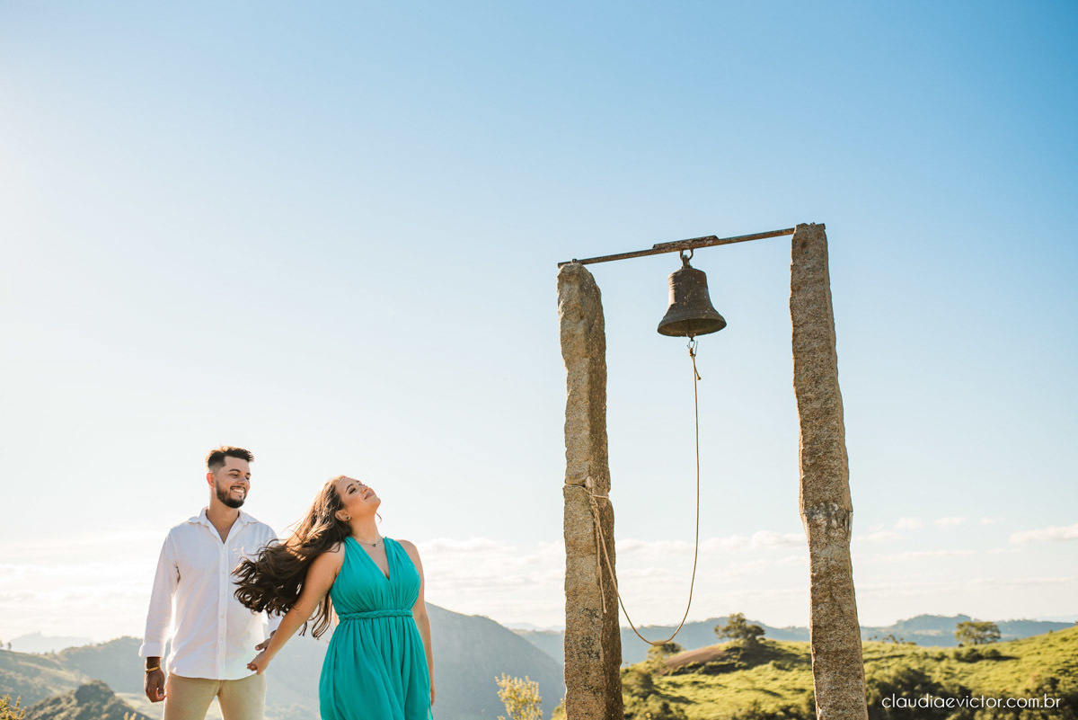ensaio namoro pre wedding casal casamento itarana igreja santa luzia por do sol montanha fotógrafo de casamento em vila velha fotógrafo de casamento em serra fotógrafo de casamento em vitória espirito santo es noiva noivo wedding inspiration