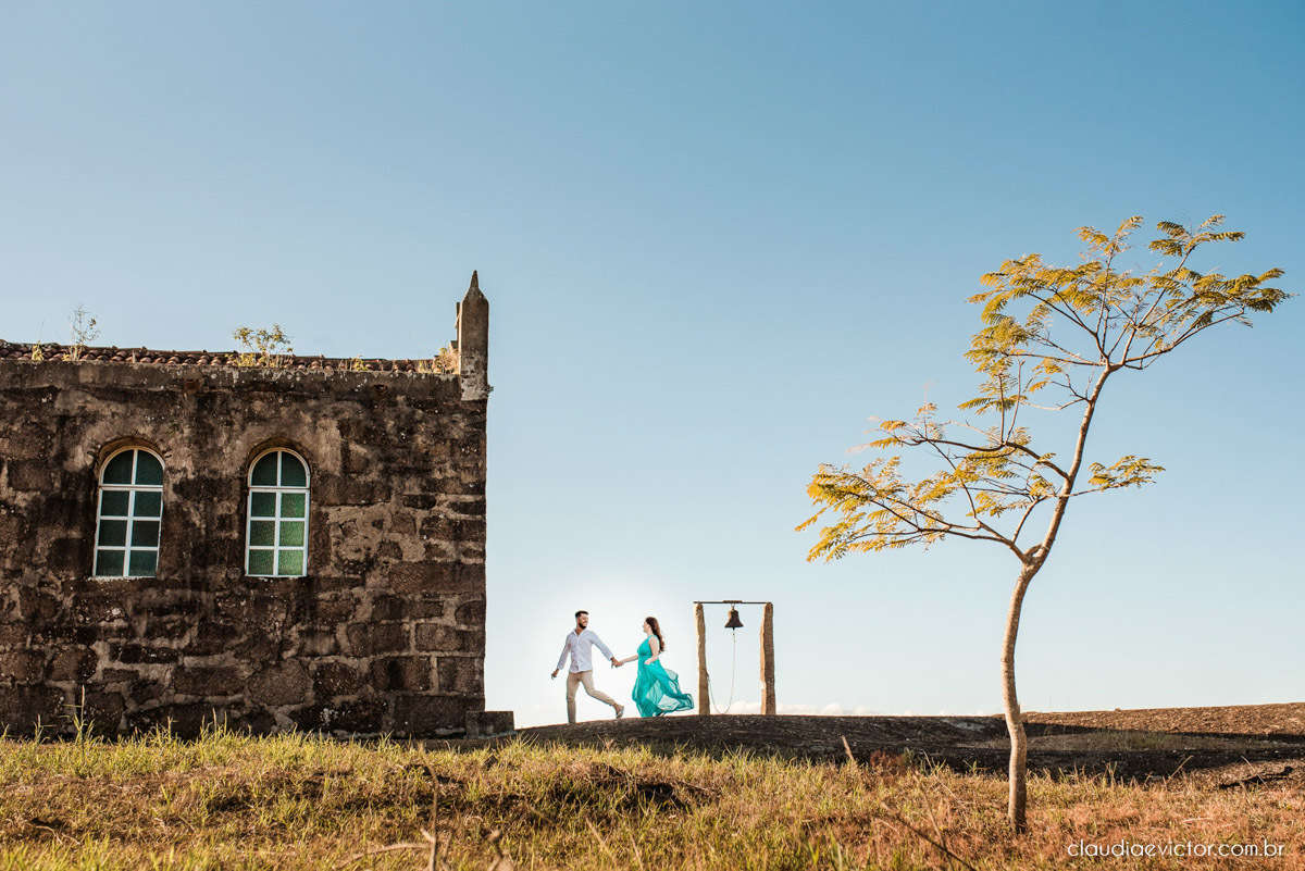 ensaio namoro pre wedding casal casamento itarana igreja santa luzia por do sol montanha fotógrafo de casamento em vila velha fotógrafo de casamento em serra fotógrafo de casamento em vitória espirito santo es noiva noivo wedding inspiration