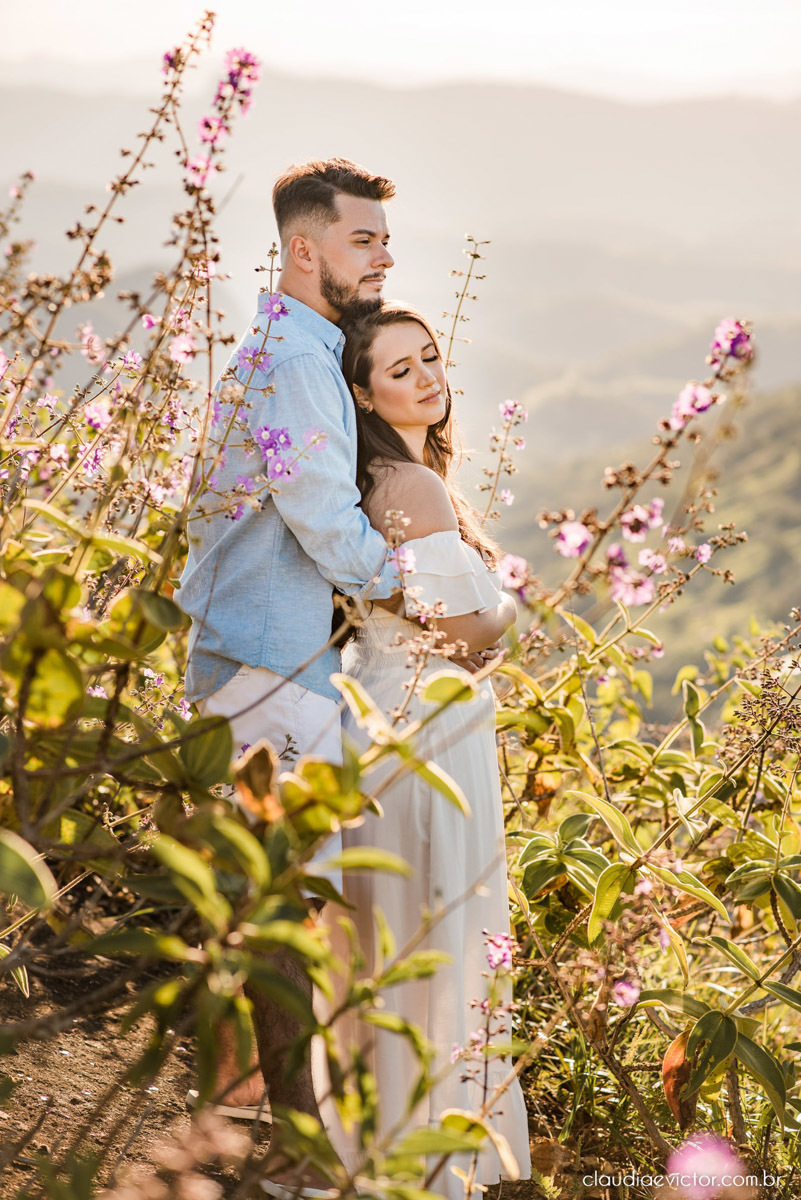 ensaio namoro pre wedding casal casamento itarana igreja santa luzia por do sol montanha fotógrafo de casamento em vila velha fotógrafo de casamento em serra fotógrafo de casamento em vitória espirito santo es noiva noivo wedding inspiration