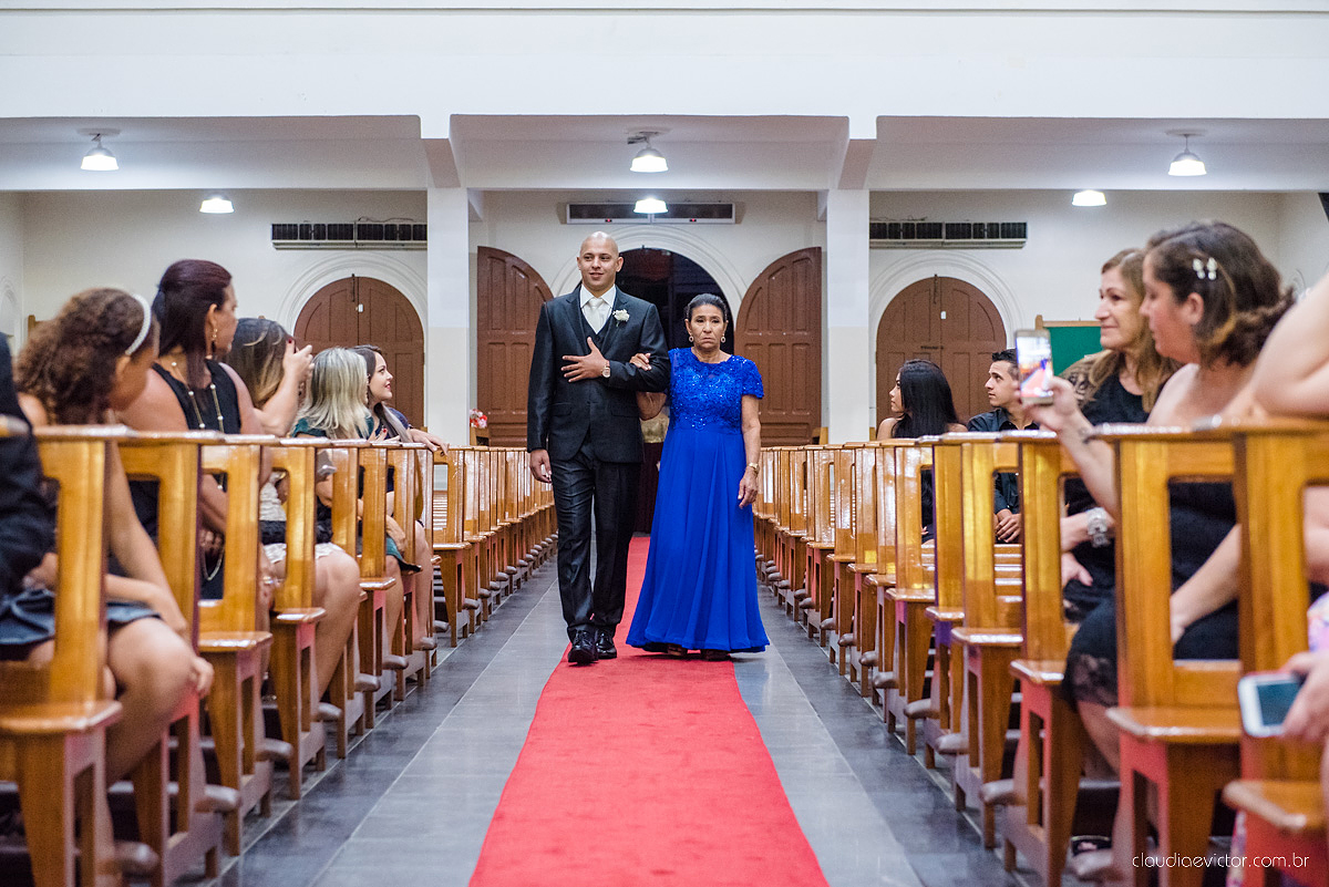 Lindo casamento com noivo e noiva vestido ensaio externo em Pedra Azul por fotógrafos de casamento de Vila Velha fotógrafos de casamento de Vitória fotógrafos de casamento de Serra Espirito Santo ES