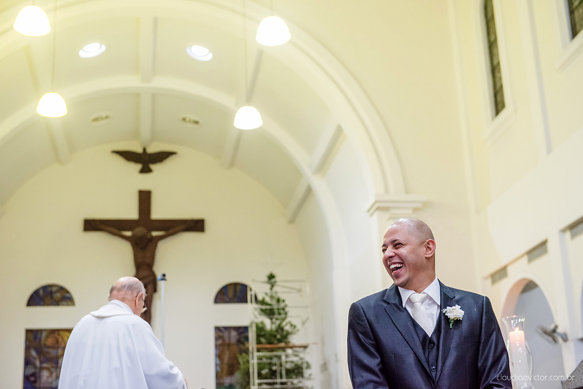 Lindo casamento com noivo e noiva vestido ensaio externo em Pedra Azul por fotógrafos de casamento de Vila Velha fotógrafos de casamento de Vitória fotógrafos de casamento de Serra Espirito Santo ES