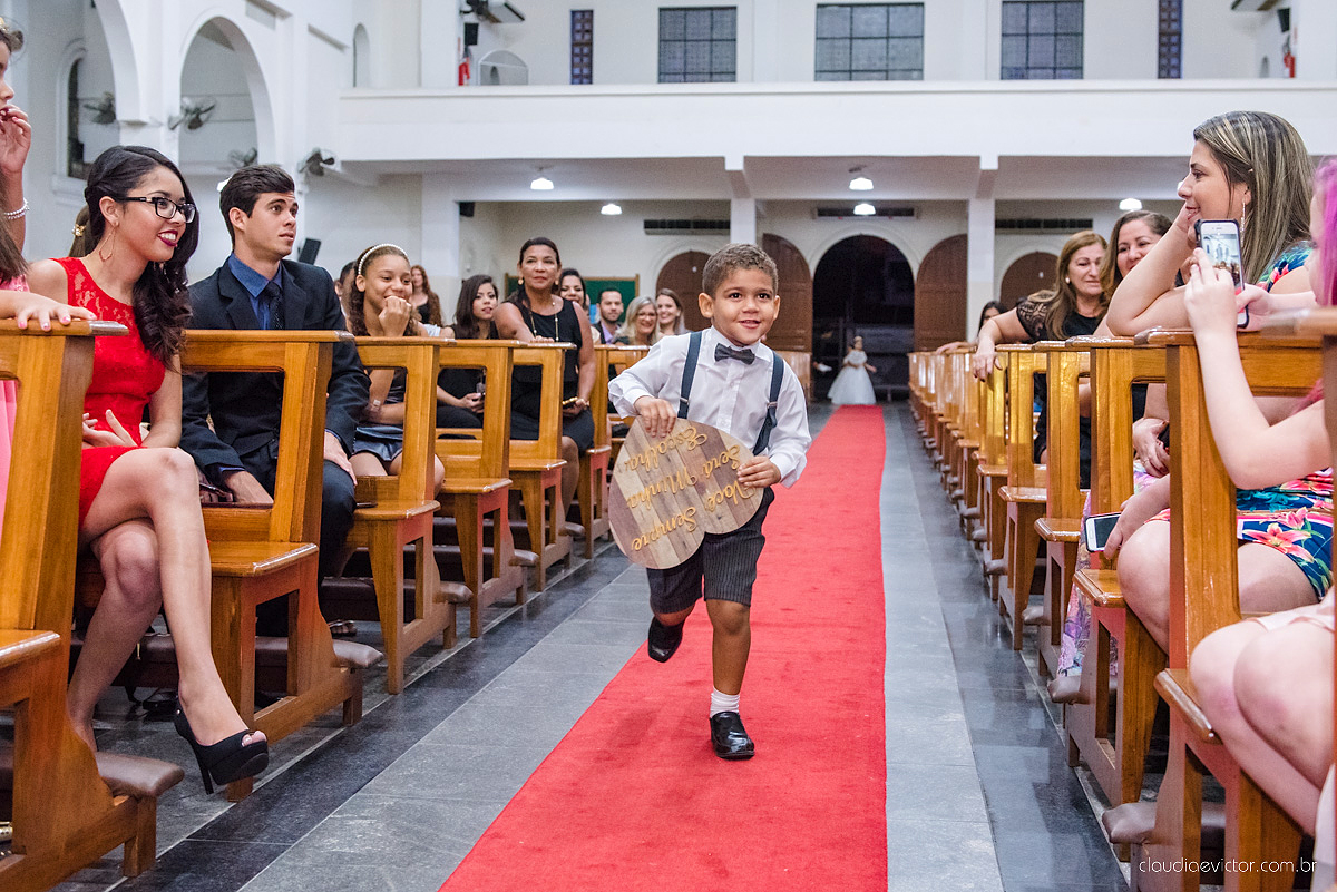 Lindo casamento com noivo e noiva vestido ensaio externo em Pedra Azul por fotógrafos de casamento de Vila Velha fotógrafos de casamento de Vitória fotógrafos de casamento de Serra Espirito Santo ES