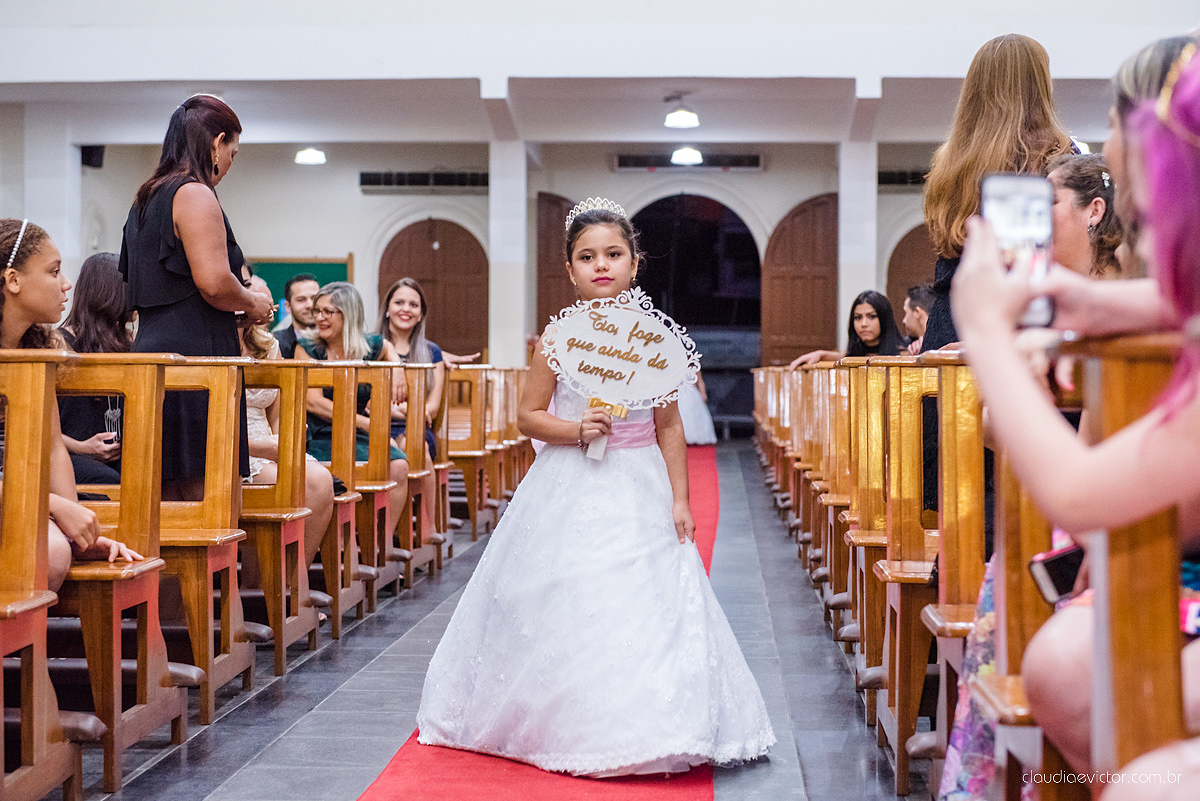 Lindo casamento com noivo e noiva vestido ensaio externo em Pedra Azul por fotógrafos de casamento de Vila Velha fotógrafos de casamento de Vitória fotógrafos de casamento de Serra Espirito Santo ES
