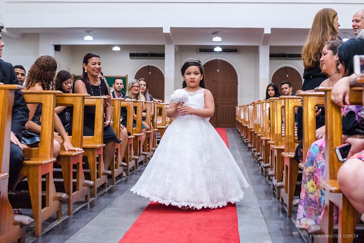 Lindo casamento com noivo e noiva vestido ensaio externo em Pedra Azul por fotógrafos de casamento de Vila Velha fotógrafos de casamento de Vitória fotógrafos de casamento de Serra Espirito Santo ES