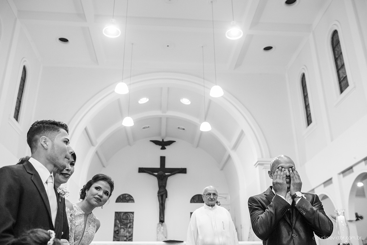 Lindo casamento com noivo e noiva vestido ensaio externo em Pedra Azul por fotógrafos de casamento de Vila Velha fotógrafos de casamento de Vitória fotógrafos de casamento de Serra Espirito Santo ES