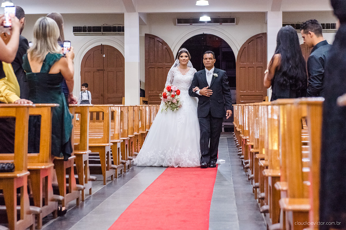 Lindo casamento com noivo e noiva vestido ensaio externo em Pedra Azul por fotógrafos de casamento de Vila Velha fotógrafos de casamento de Vitória fotógrafos de casamento de Serra Espirito Santo ES