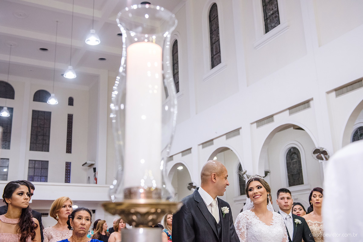 Lindo casamento com noivo e noiva vestido ensaio externo em Pedra Azul por fotógrafos de casamento de Vila Velha fotógrafos de casamento de Vitória fotógrafos de casamento de Serra Espirito Santo ES