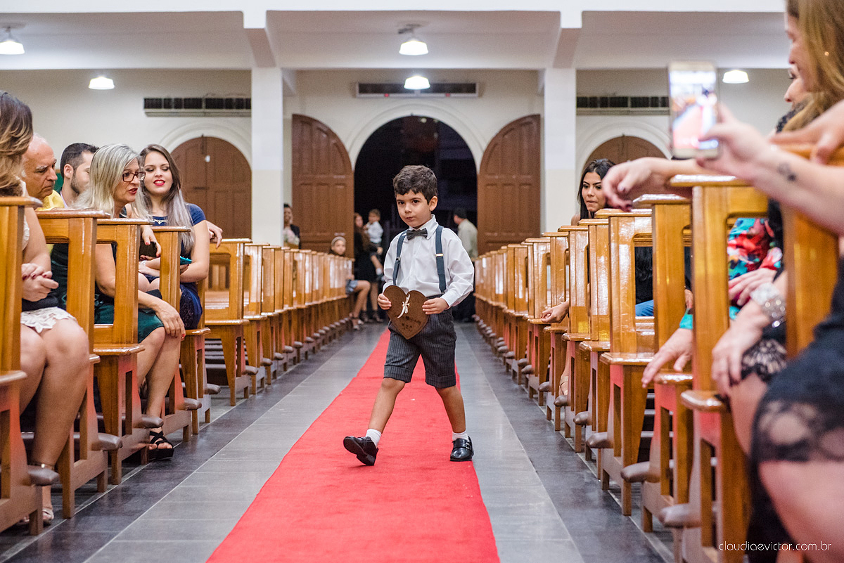 Lindo casamento com noivo e noiva vestido ensaio externo em Pedra Azul por fotógrafos de casamento de Vila Velha fotógrafos de casamento de Vitória fotógrafos de casamento de Serra Espirito Santo ES