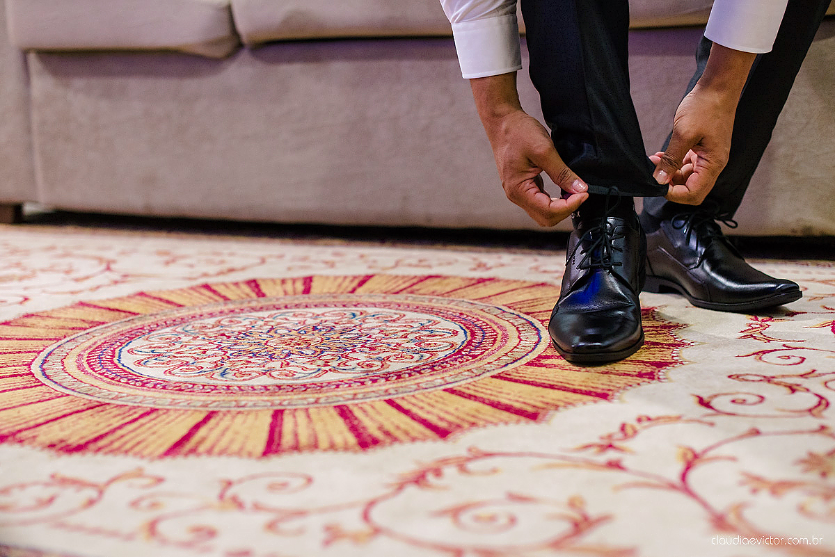 Lindo casamento com noivo e noiva vestido ensaio externo em Pedra Azul por fotógrafos de casamento de Vila Velha fotógrafos de casamento de Vitória fotógrafos de casamento de Serra Espirito Santo ES