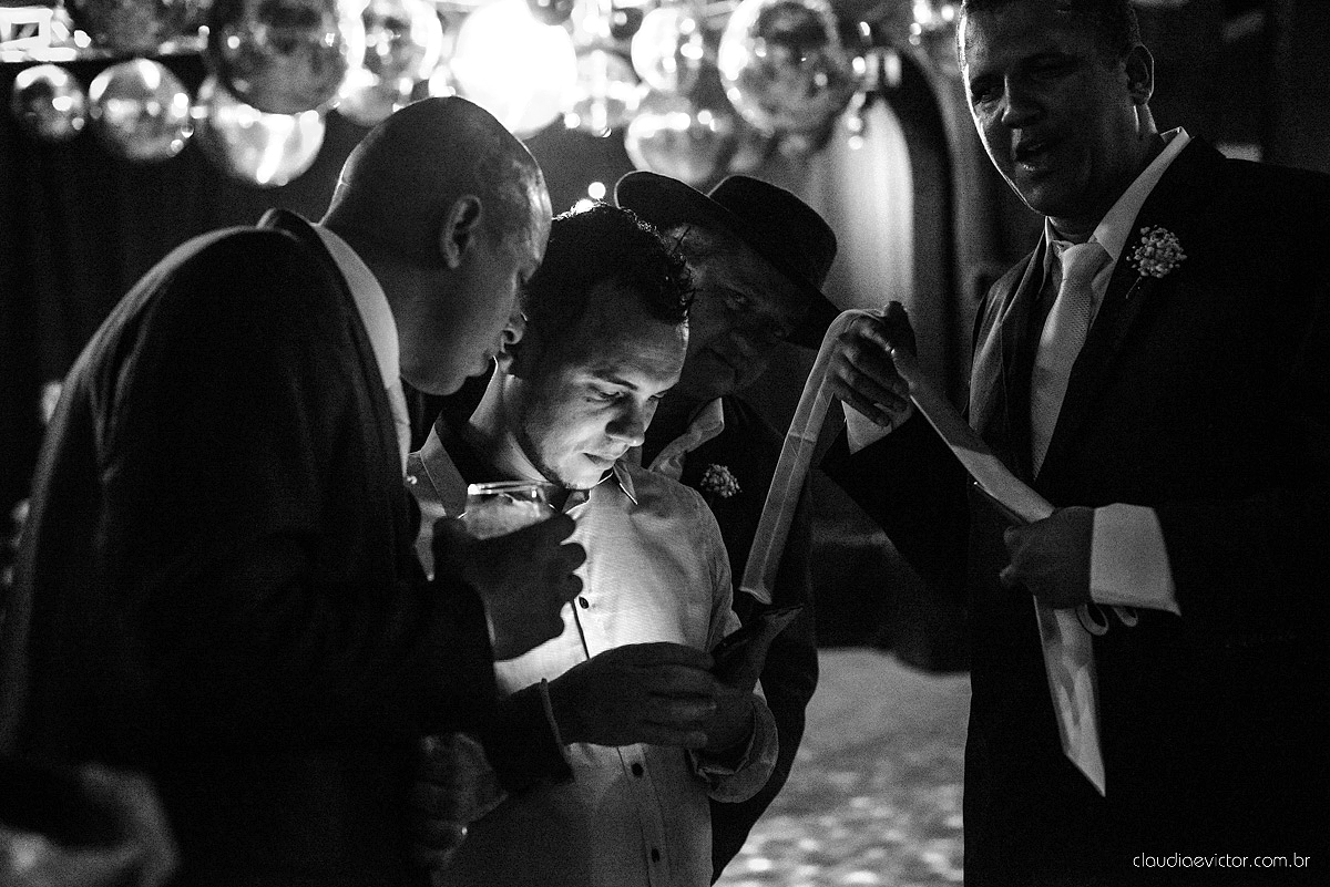 Lindo casamento com noivo e noiva vestido ensaio externo em Pedra Azul por fotógrafos de casamento de Vila Velha fotógrafos de casamento de Vitória fotógrafos de casamento de Serra Espirito Santo ES