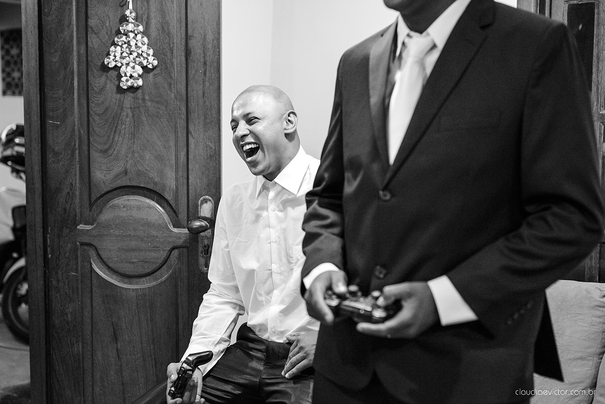 Lindo casamento com noivo e noiva vestido ensaio externo em Pedra Azul por fotógrafos de casamento de Vila Velha fotógrafos de casamento de Vitória fotógrafos de casamento de Serra Espirito Santo ES