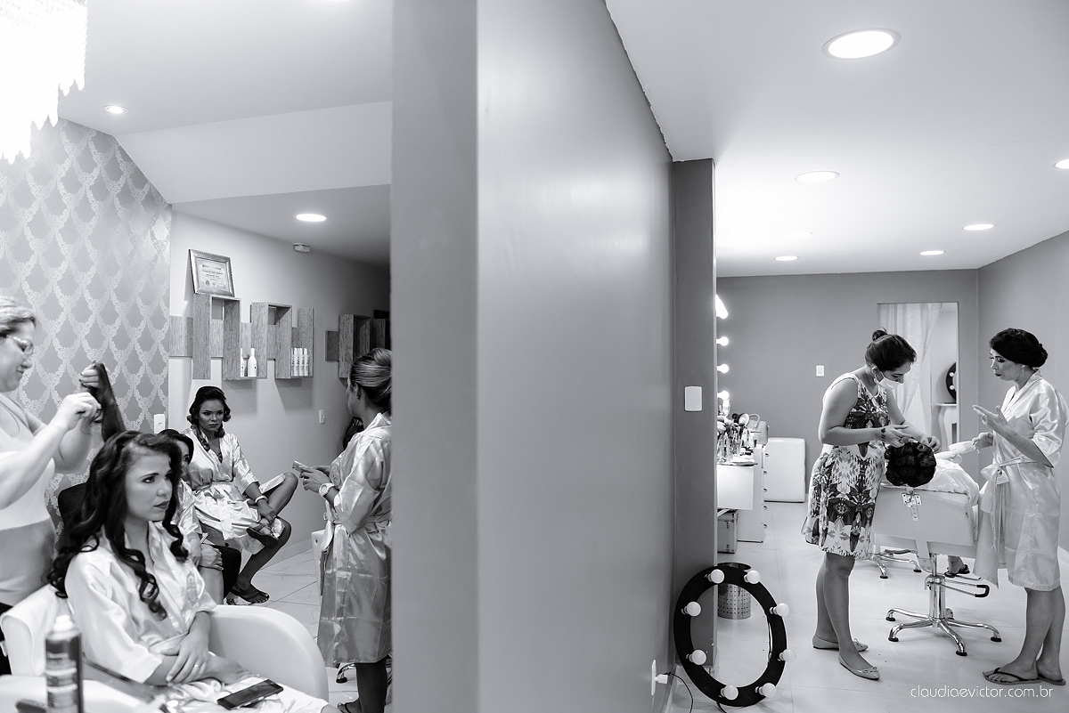 Lindo casamento com noivo e noiva vestido ensaio externo em Pedra Azul por fotógrafos de casamento de Vila Velha fotógrafos de casamento de Vitória fotógrafos de casamento de Serra Espirito Santo ES