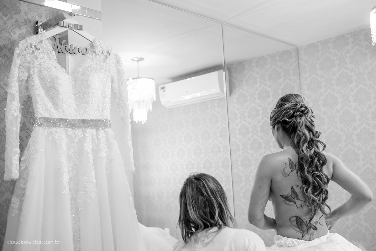 Lindo casamento com noivo e noiva vestido ensaio externo em Pedra Azul por fotógrafos de casamento de Vila Velha fotógrafos de casamento de Vitória fotógrafos de casamento de Serra Espirito Santo ES