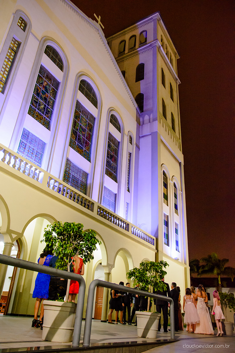 Lindo casamento com noivo e noiva vestido ensaio externo em Pedra Azul por fotógrafos de casamento de Vila Velha fotógrafos de casamento de Vitória fotógrafos de casamento de Serra Espirito Santo ES