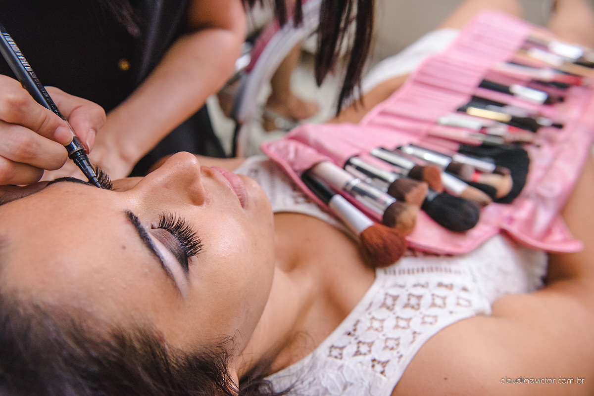 Lindo casamento ao ar livre de dia realizado por fotógrafos de casamento de Vila Velha fotógrafos de casamento de Vitória fotógrafos de casamento de Serra Espirito Santo ES com noivo e noiva