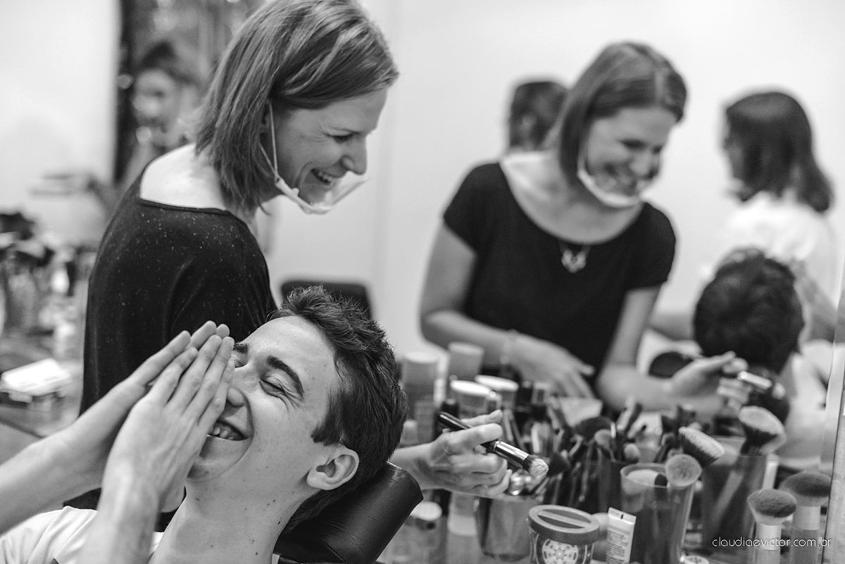 Lindo casamento ao ar livre de dia realizado por fotógrafos de casamento de Vila Velha fotógrafos de casamento de Vitória fotógrafos de casamento de Serra Espirito Santo ES com noivo e noiva