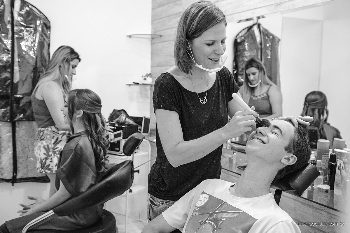 Lindo casamento ao ar livre de dia realizado por fotógrafos de casamento de Vila Velha fotógrafos de casamento de Vitória fotógrafos de casamento de Serra Espirito Santo ES com noivo e noiva