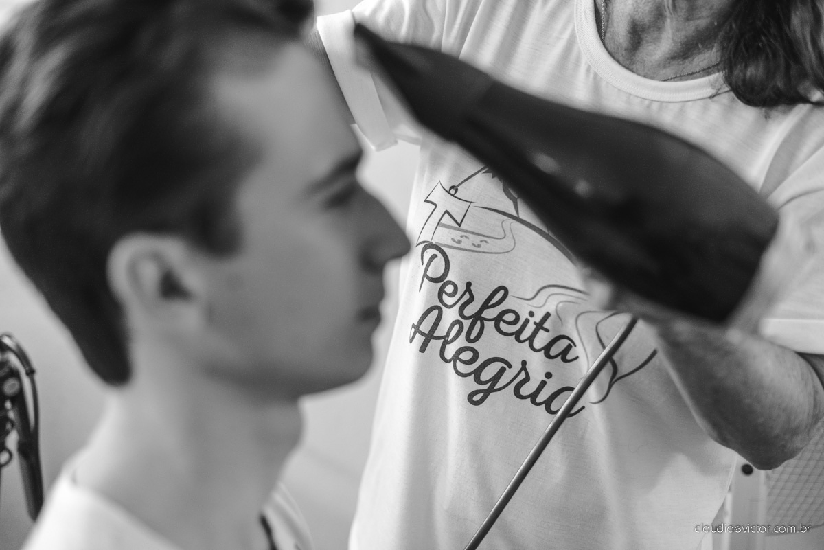 Lindo casamento ao ar livre de dia realizado por fotógrafos de casamento de Vila Velha fotógrafos de casamento de Vitória fotógrafos de casamento de Serra Espirito Santo ES com noivo e noiva