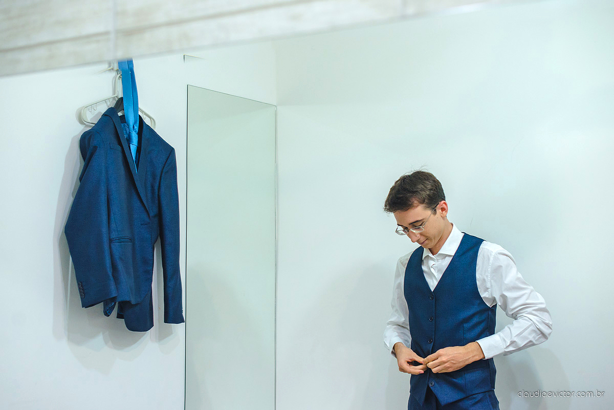 Lindo casamento ao ar livre de dia realizado por fotógrafos de casamento de Vila Velha fotógrafos de casamento de Vitória fotógrafos de casamento de Serra Espirito Santo ES com noivo e noiva