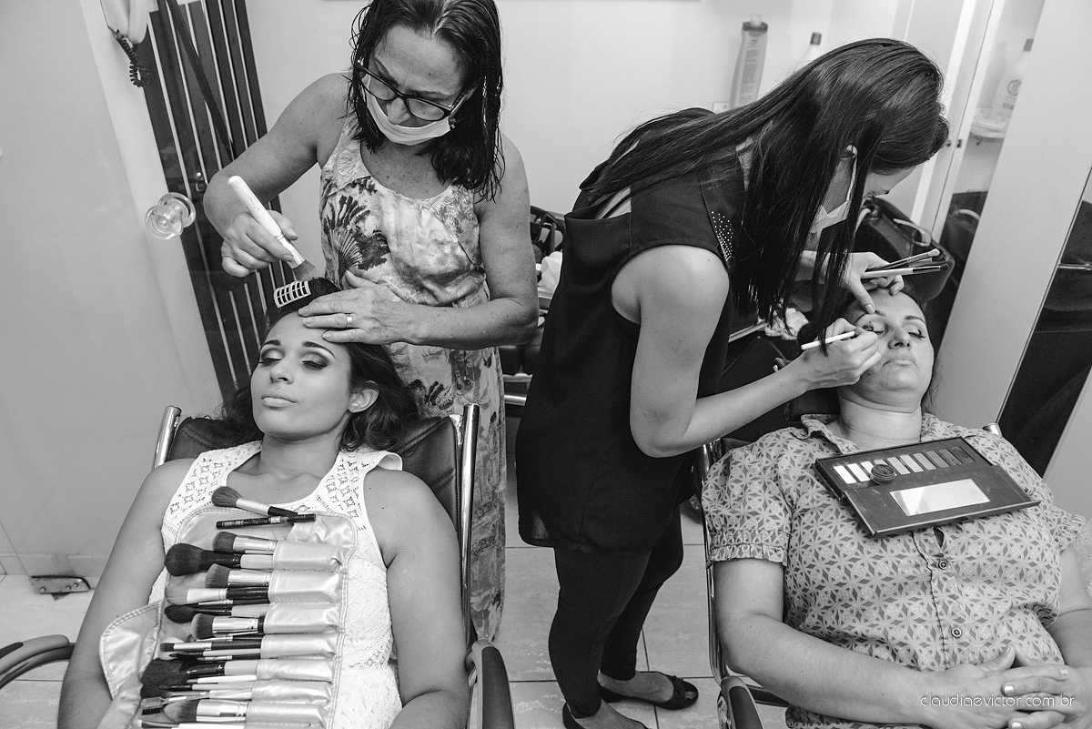 Lindo casamento ao ar livre de dia realizado por fotógrafos de casamento de Vila Velha fotógrafos de casamento de Vitória fotógrafos de casamento de Serra Espirito Santo ES com noivo e noiva