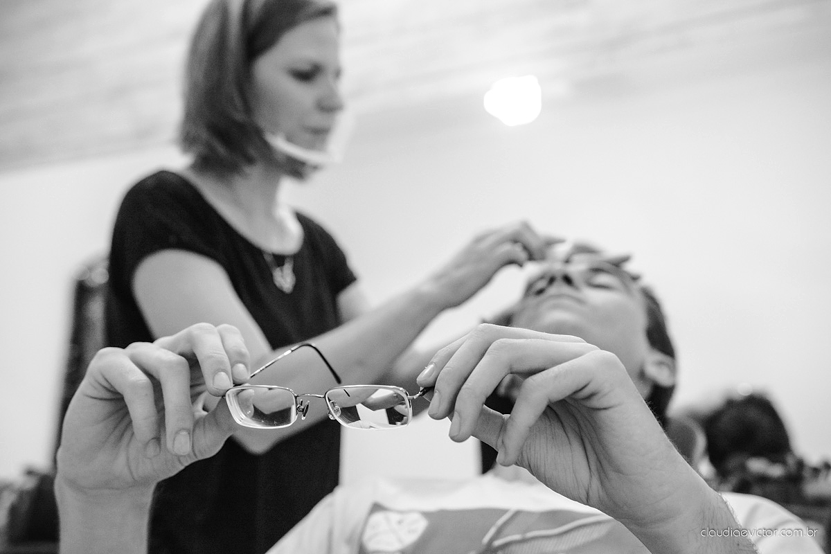 Lindo casamento ao ar livre de dia realizado por fotógrafos de casamento de Vila Velha fotógrafos de casamento de Vitória fotógrafos de casamento de Serra Espirito Santo ES com noivo e noiva