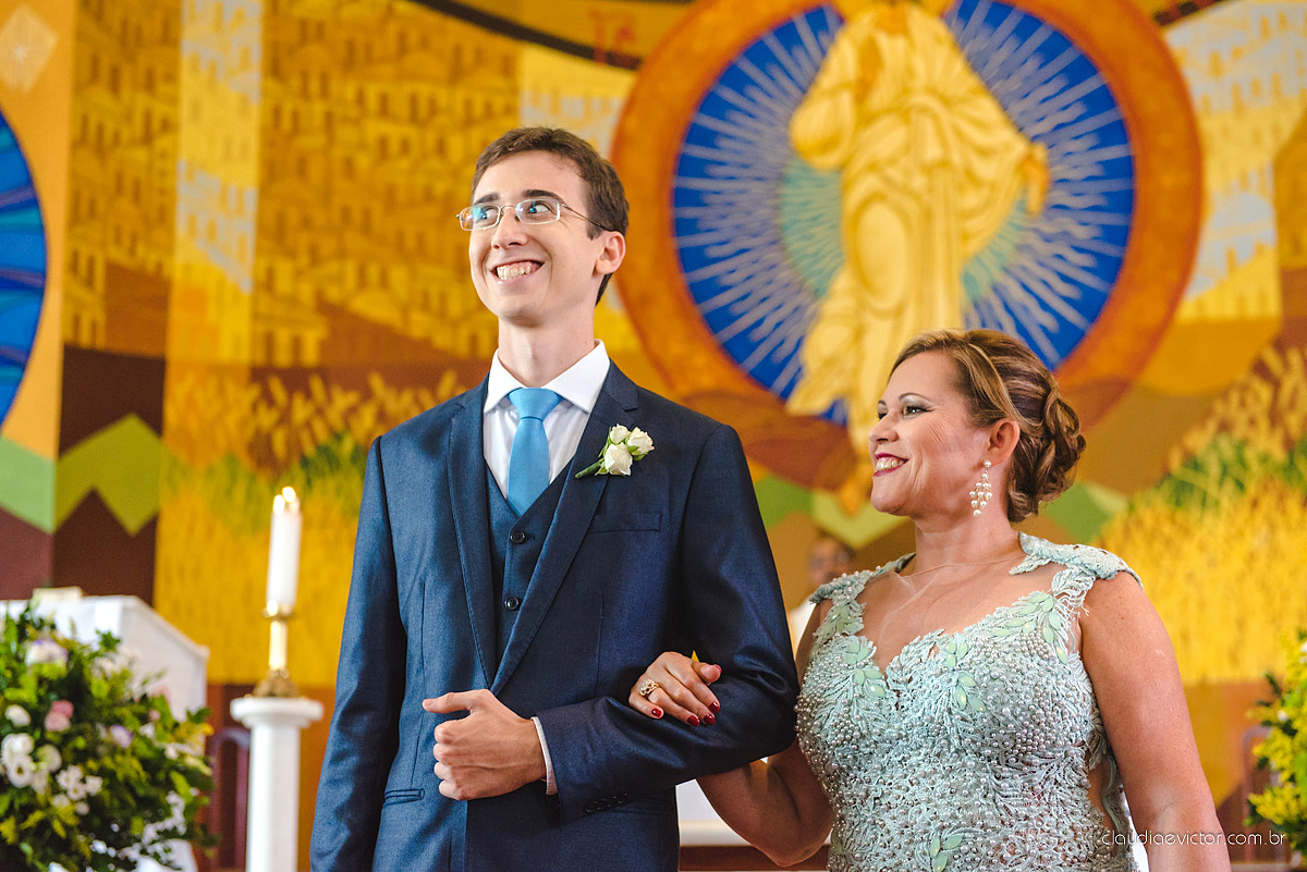 Lindo casamento ao ar livre de dia realizado por fotógrafos de casamento de Vila Velha fotógrafos de casamento de Vitória fotógrafos de casamento de Serra Espirito Santo ES com noivo e noiva